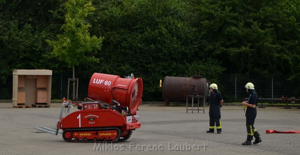 Tag der Offenen Tuer BF Koeln Weidenpesch Scheibenstr P032.JPG